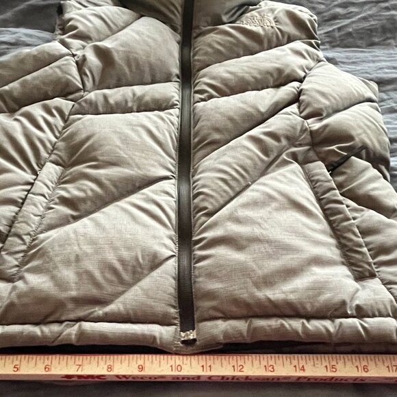 The North Face Women's Down Vest Size Medium - Picture 2 of 8